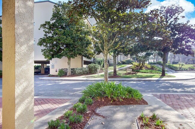 Foto del edificio - 751 Spinnakers Reach Dr