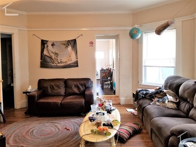 Foto del edificio - Great Deal! 5-bed, 3-bath Allston Apartment Near the B Line!