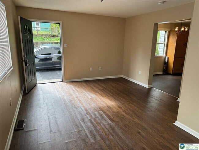 Foto del edificio - 1538 E 8th St