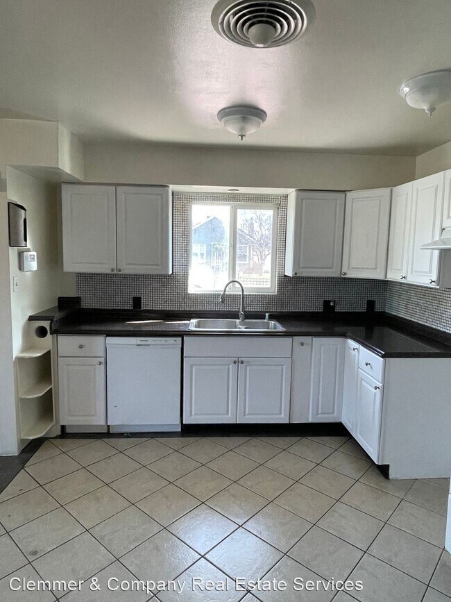 Building Photo - 3 br, 2 bath House - 1011 Oleander Avenue