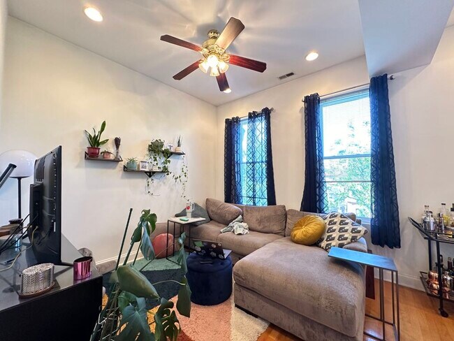Foto del edificio - 1821 N Sheffield Ave