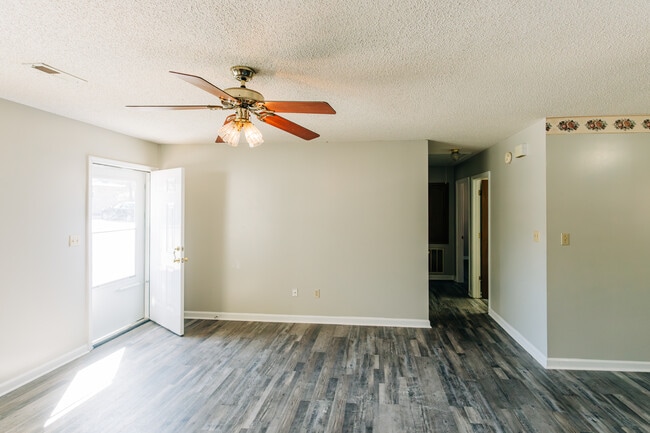 Building Photo - 1210 Douglas MacArthur St