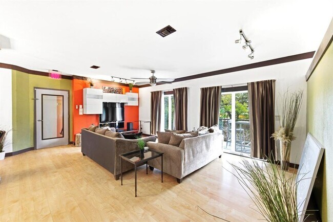 Building Photo - 1301 S 1st St