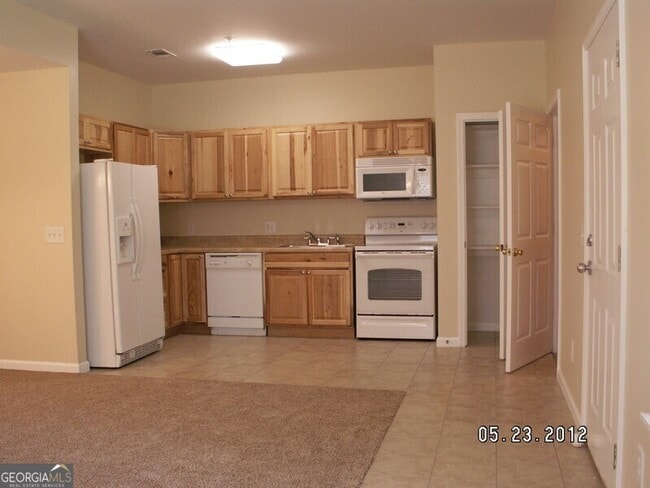 Building Photo - 7400 Courtyard Dr