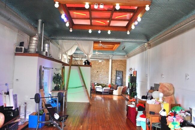 Building Photo - 1621 N Kedzie Ave