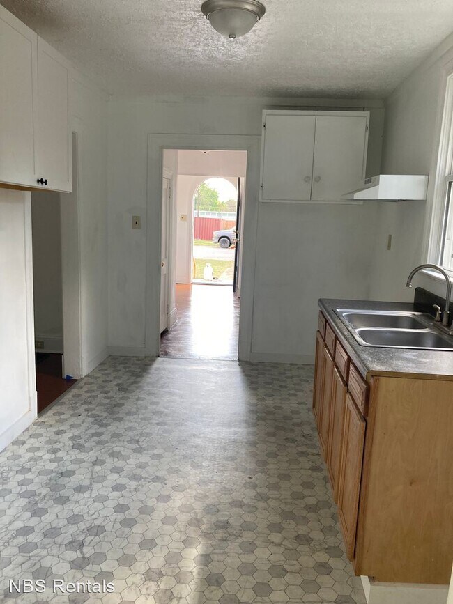 Building Photo - 3 br, 1 bath House - 212 kemper Road