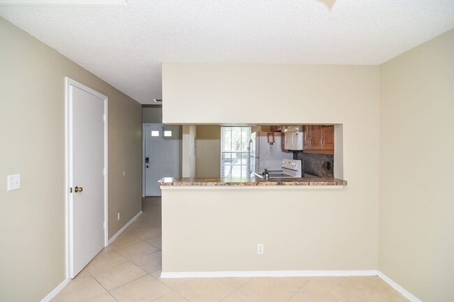 Building Photo - 16648 Hemingway Dr