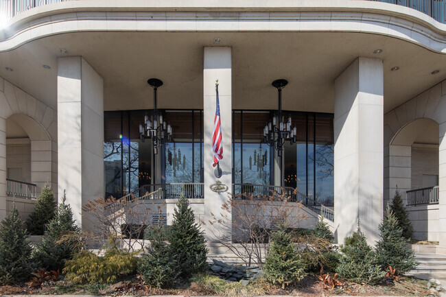 Building Photo - The Carlyle