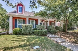 Building Photo - 9909 Lakeview Dr