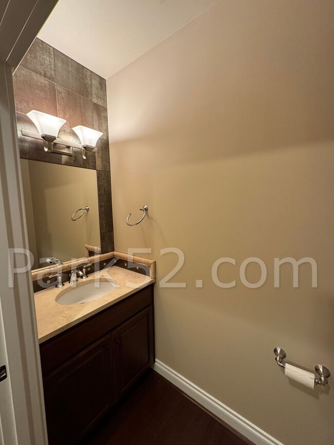 Foto del edificio - $250 Off First Full Month!  1 Bed 1.5 Bath...
