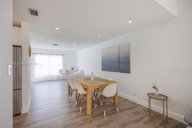 Foto del edificio - 10900 NW 28th St