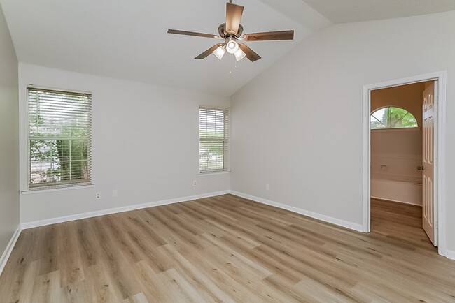 Building Photo - Beautiful 3 Bedroom in Great Location in L...