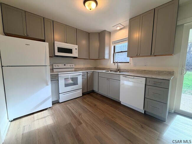 Foto del edificio - 302 Walters Ave