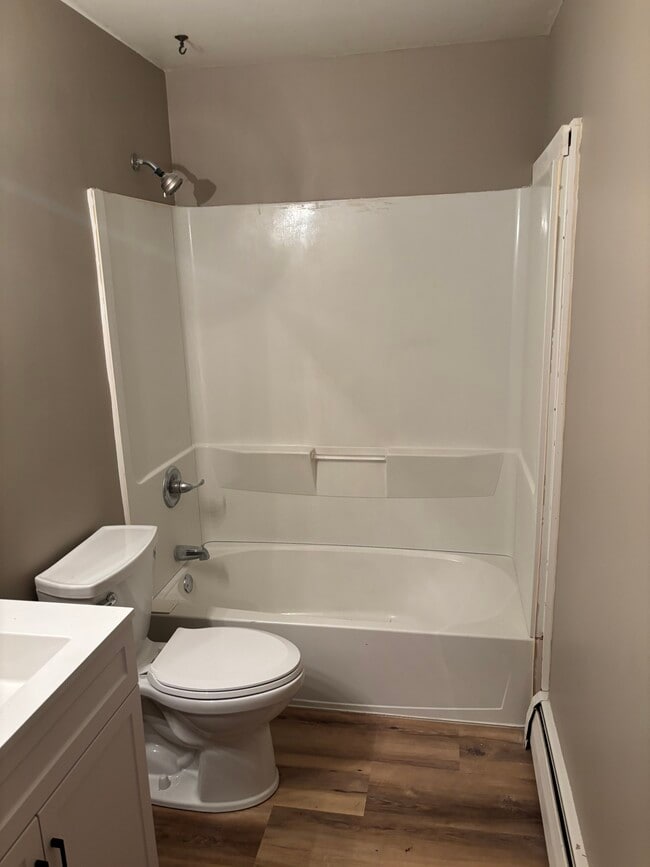 Foto del edificio - 322 W 5th St