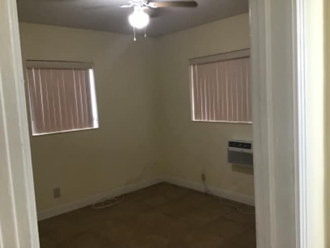 Foto del edificio - 2441 SW 27th Ave
