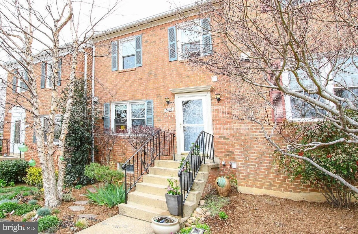 Building Photo - 3009 20th Ct S