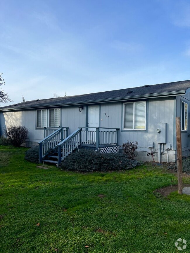 Building Photo - 1290-1290 Fruitdale Dr