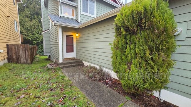 Building Photo - 1010 NW Poppy Ct