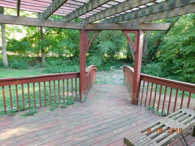 Building Photo - 1903 Blue Bell Dr