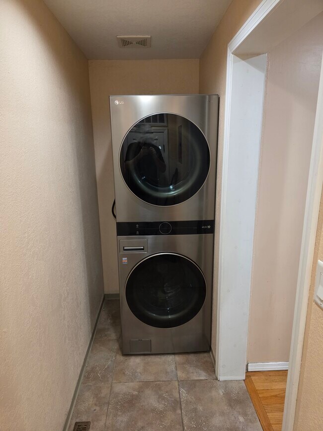 Building Photo - 212 Broadway Blvd SE