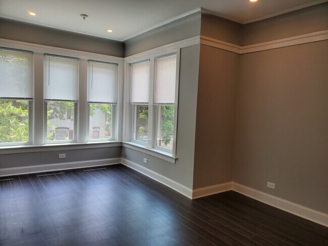 Foto del edificio - 1322 W Ardmore Ave
