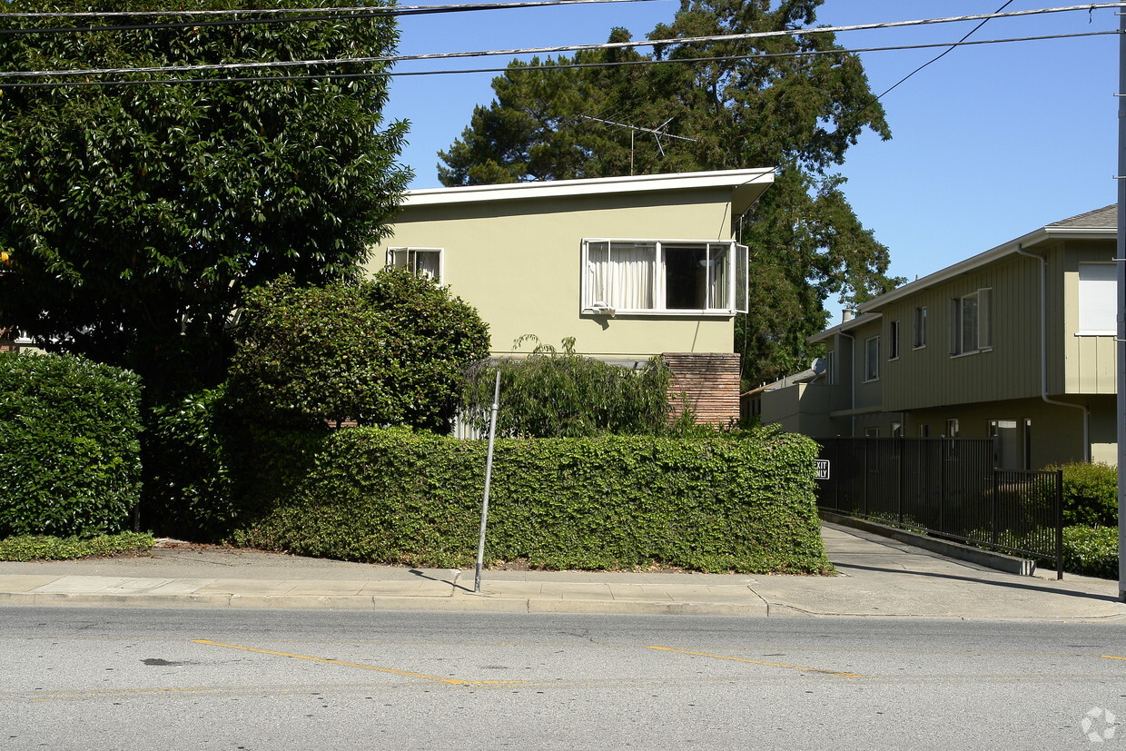 Foto del edificio - 430 Ravenswood Ave