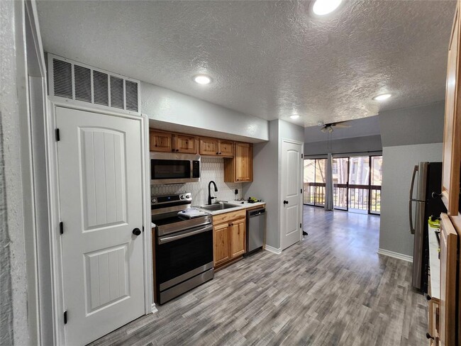 Building Photo - 12900 Walden Rd