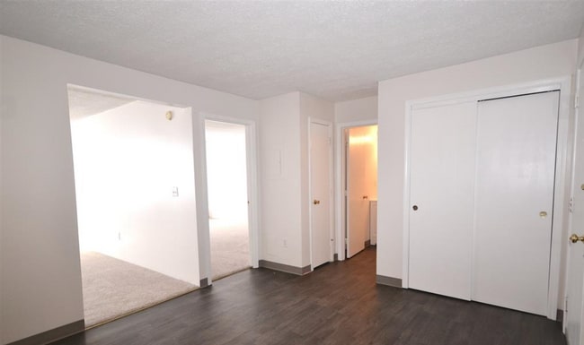 Building Photo - 545 Calef Rd