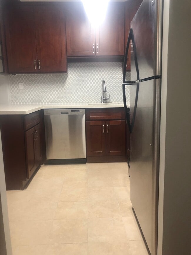 Building Photo - Ala Moana Area - Atkinson Plaza-  Renovated 1Bed/ 1Bath/1 Parking with Washer Dryer and enclosed ...