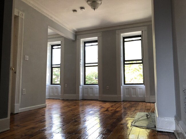 living room - 451 5th St