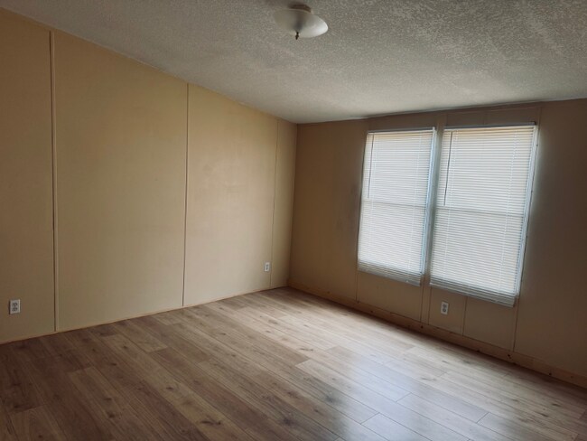 Foto del edificio - 6000 Clear Creek Rd