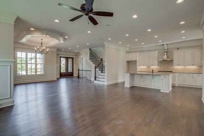 Building Photo - 5869 Chickasaw Ln