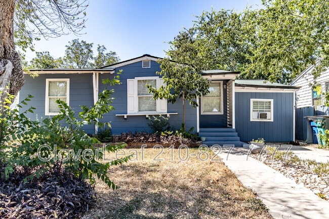 Photo - 210 Harwood Dr House