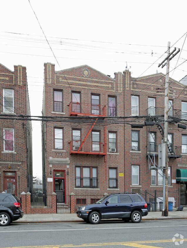 Foto del edificio - 4128 Bronxwood