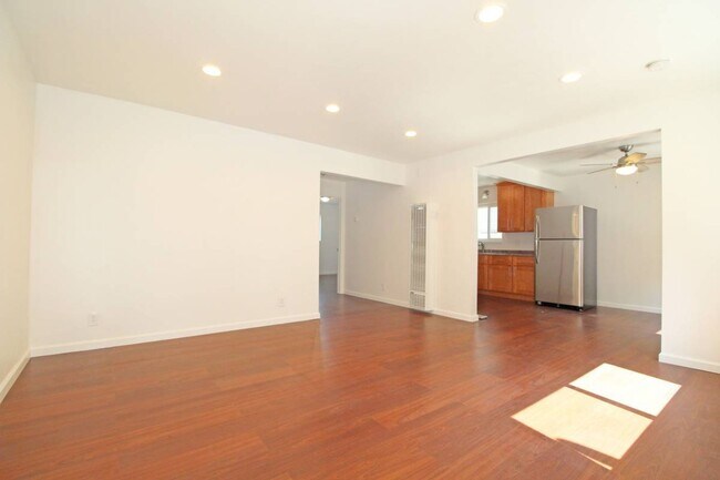 Foto del edificio - 3430 Laurel Ave