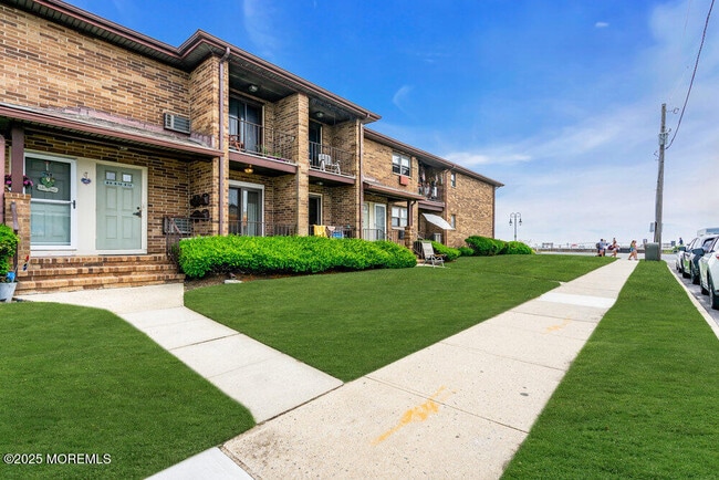 Building Photo - 1501 Ocean Ave N