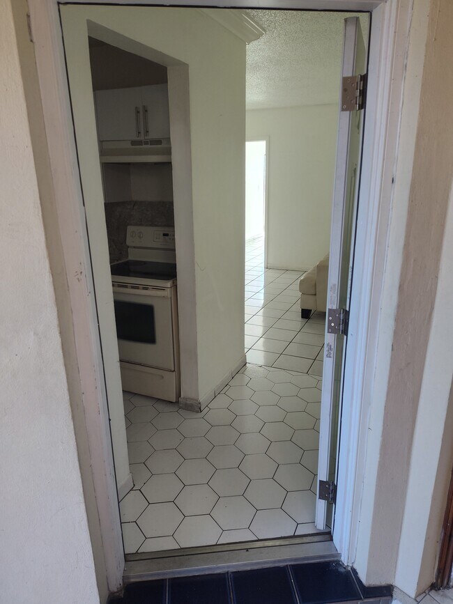 Foto del edificio - 1605 NE 185th St