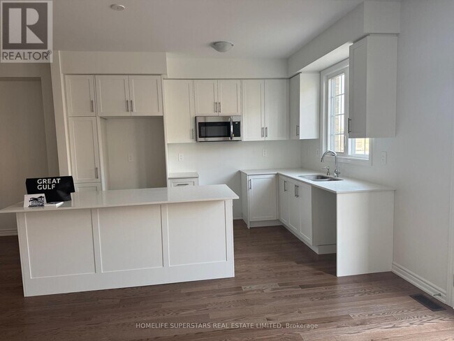 Building Photo - 288 Bergamot Ave