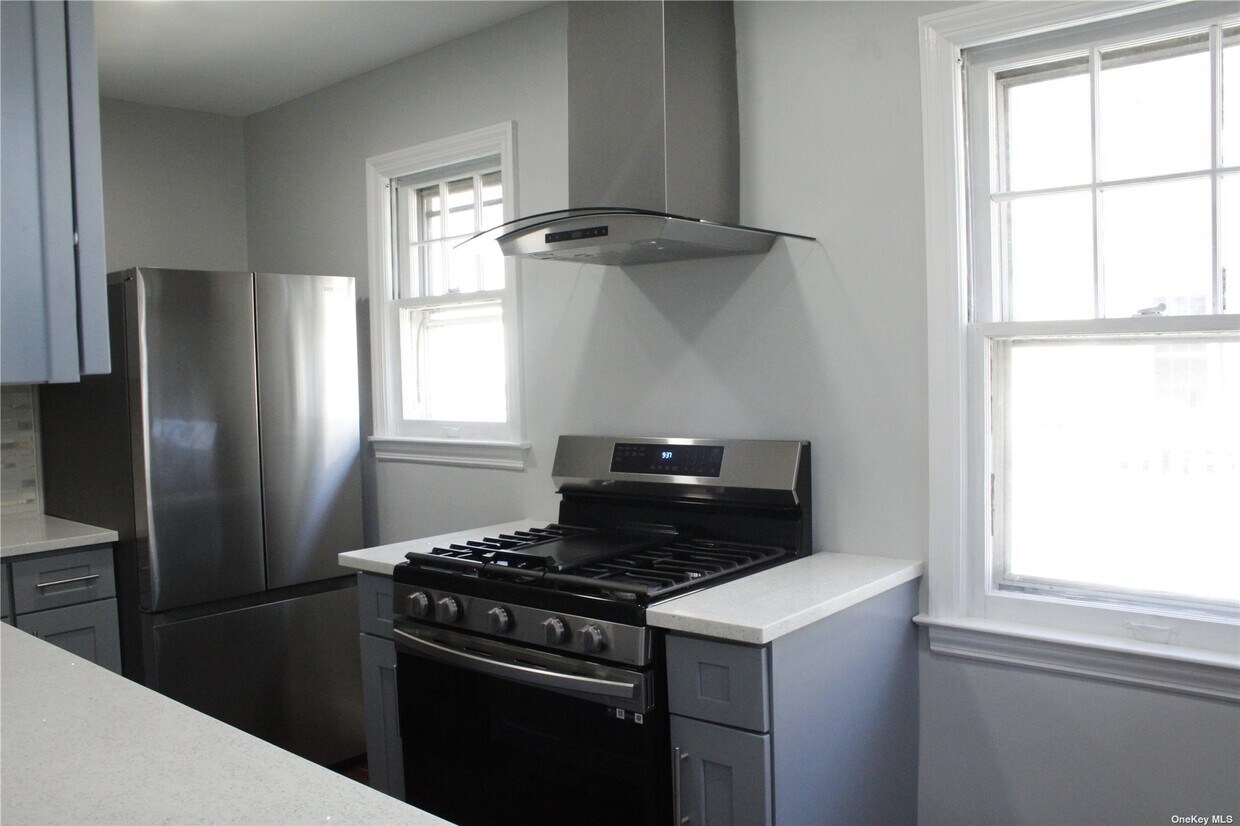 Primary Photo - 28 Horton Ave
