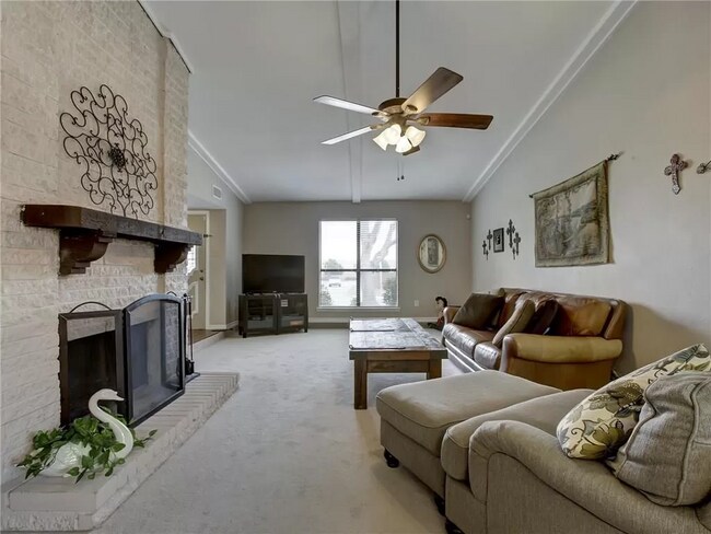 Living room - 6013 Frontier Ln