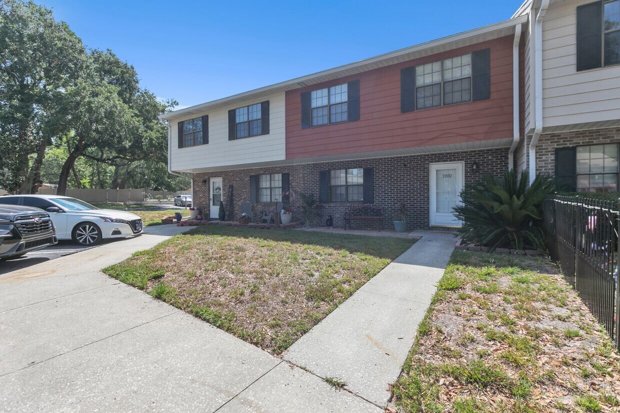 Primary Photo - Renovated 3 bedroom/ 2.5 bathroom townhome...