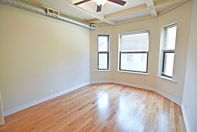 Building Photo - 714 W Buckingham Pl