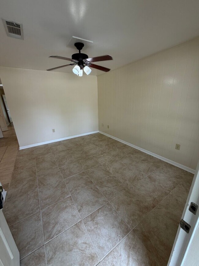 Foto del edificio - 8154 Jefferson Park Dr