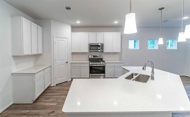 Building Photo - 14397 High Hl Dr