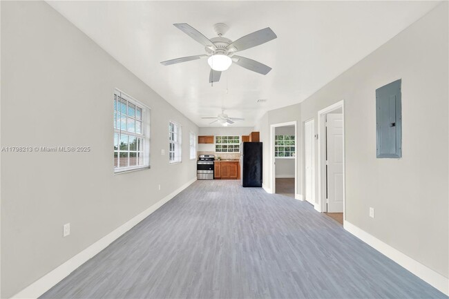 Foto del edificio - 10410 NW 28th Ave