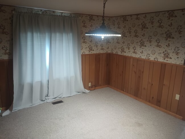 Dining Room - 1039 Old State Highway 8