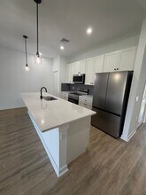 Building Photo - 2434 Quentin Ave S