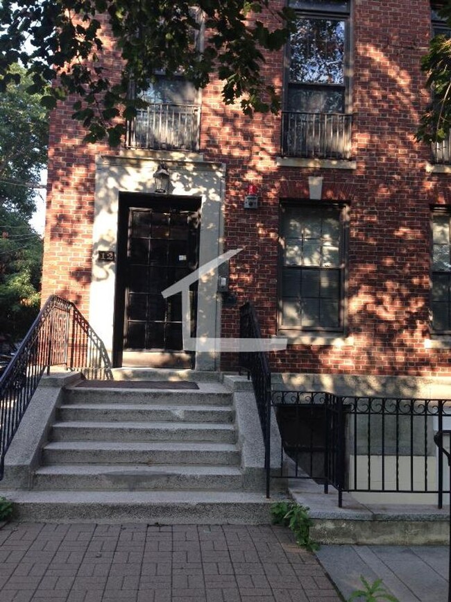 Building Photo - Large 2 bed. 2 Full Bathrooms. One Parking...