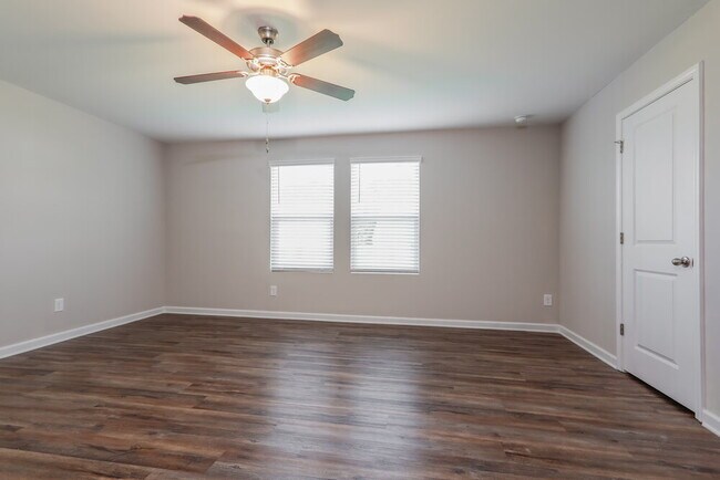 Building Photo - 3775 Place Dr