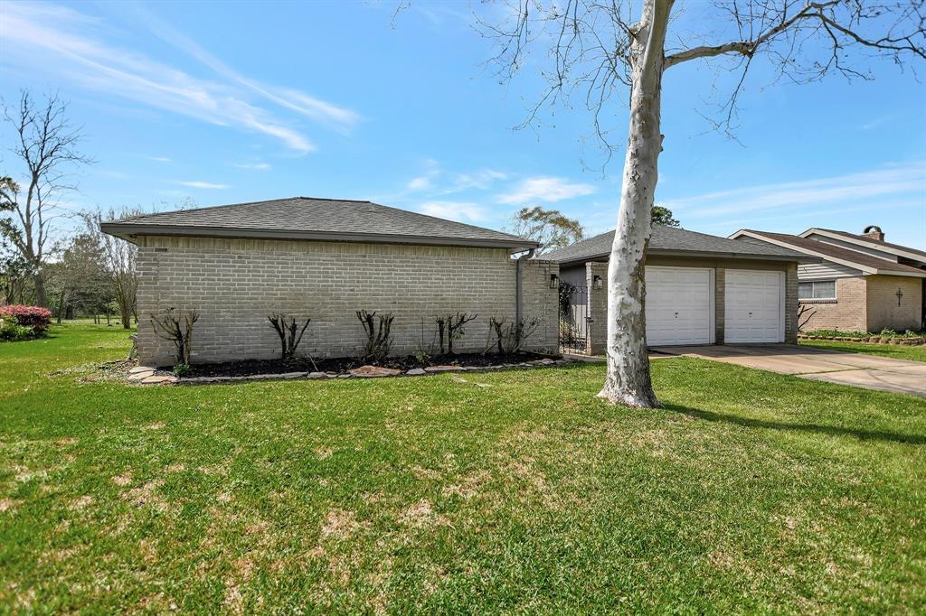 632 E Castle Harbour Dr, Friendswood, TX 77546 House for Rent in
